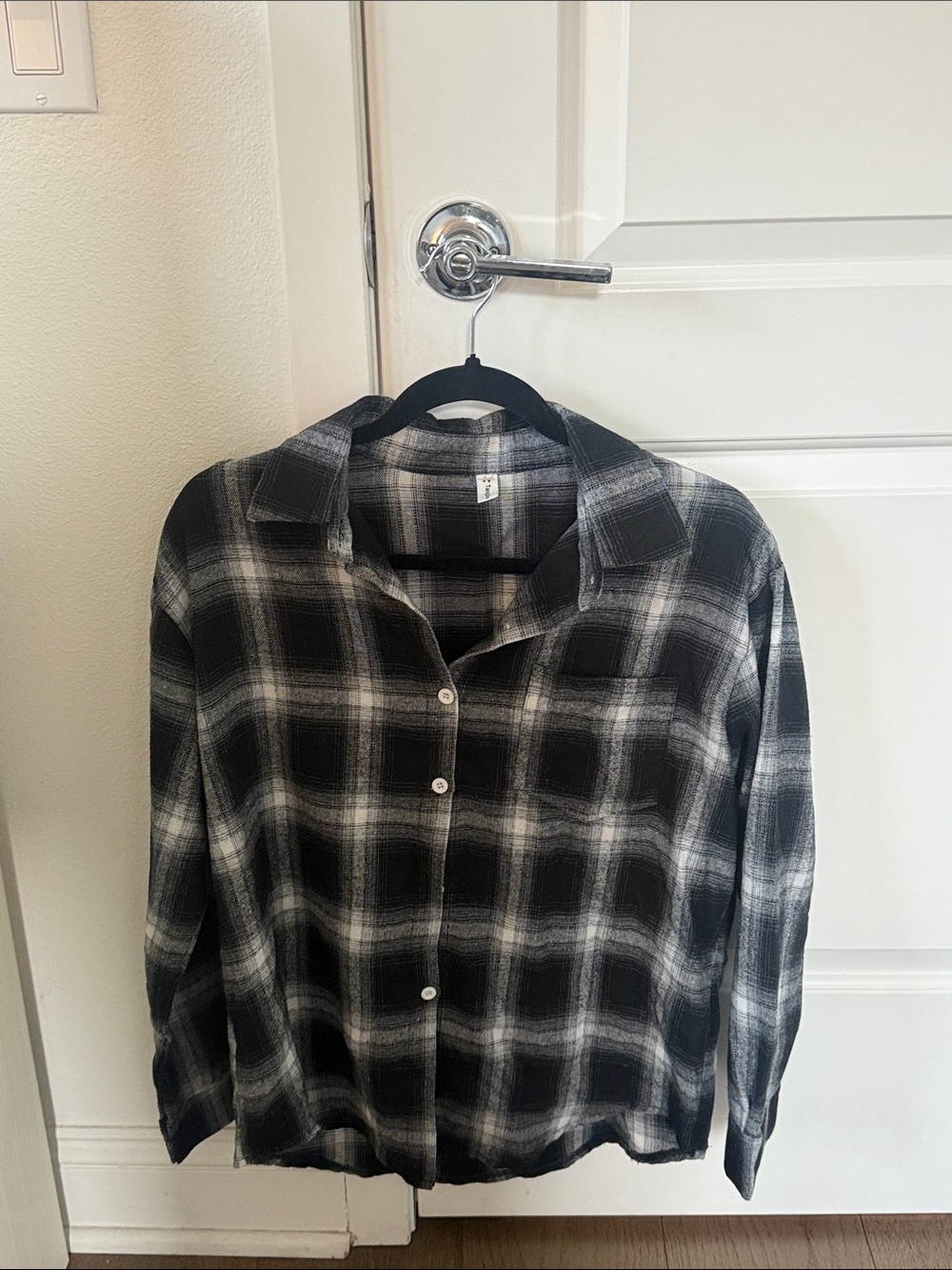 Black & White Plaid Button-Up Shirt - Women Size S
